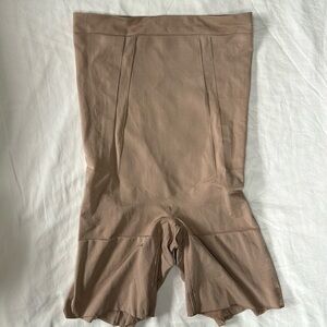 Spend Sculpt High Waisted Mid Thigh Short - M